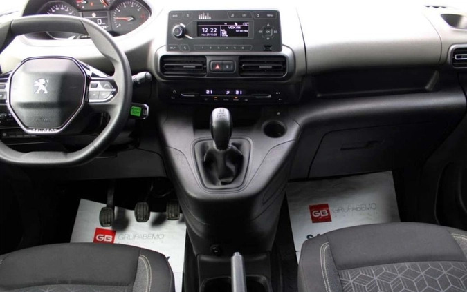 Peugeot Rifter cena 74900 przebieg: 105079, rok produkcji 2018 z Raszków małe 352